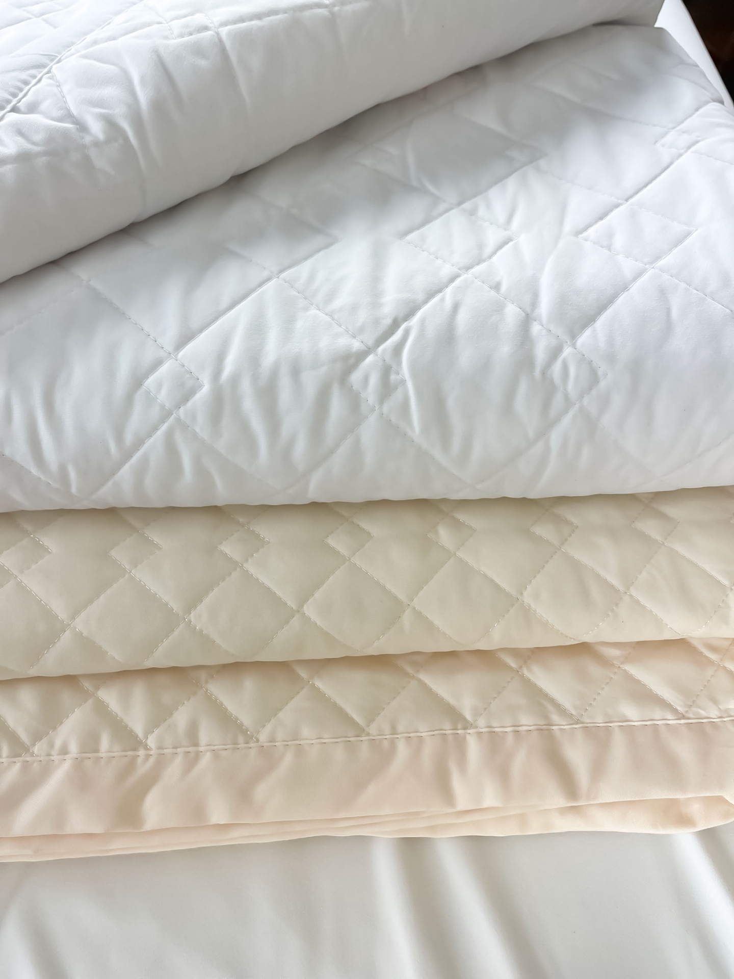 White Massage Table Blankets, Quilted 60 x 90